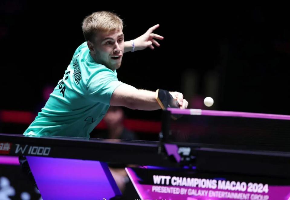 他刚首次亮 他刚首次亮