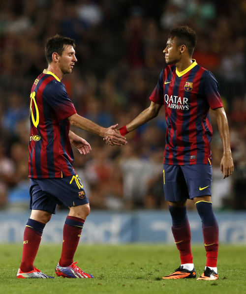 她用自己的 她用自己的